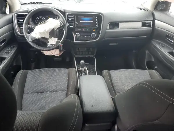 JA4AZ3A31HZ050640 2017 MITSUBISHI OUTLANDER - Image 8