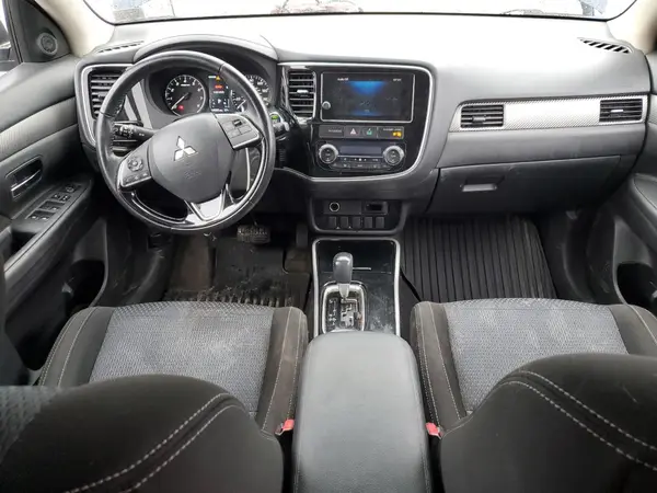 JA4AZ3A31HZ055997 2017 MITSUBISHI OUTLANDER - Image 8