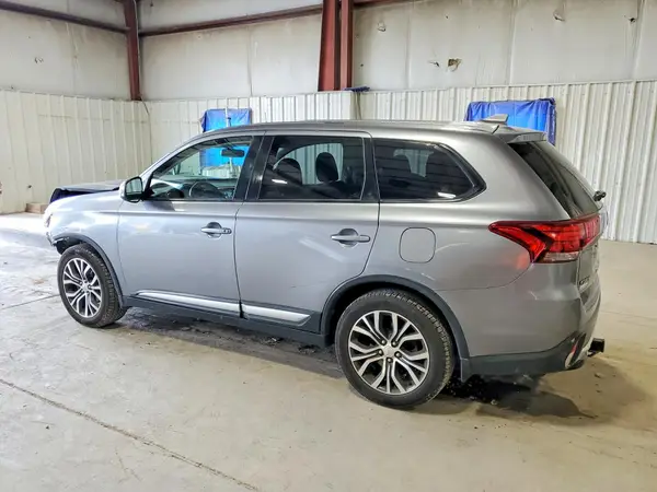 JA4AZ3A31HZ066420 2017 MITSUBISHI OUTLANDER - Image 2