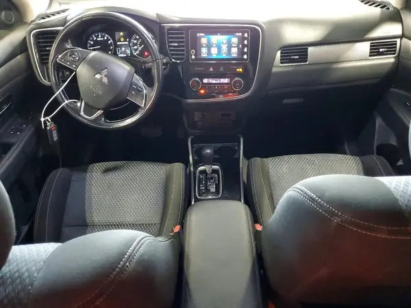 JA4AZ3A31HZ066420 2017 MITSUBISHI OUTLANDER - Image 8