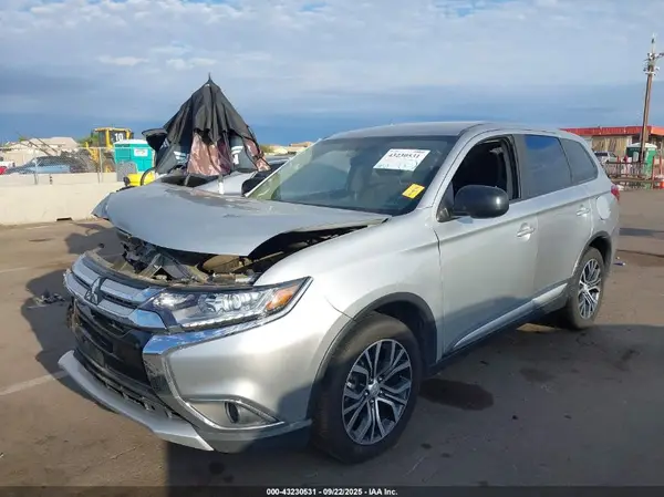 JA4AZ3A31JJ001488 2018 MITSUBISHI OUTLANDER - Image 2