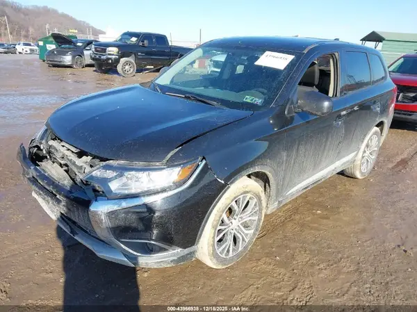 JA4AZ3A31JJ002737 2018 MITSUBISHI OUTLANDER - Image 2