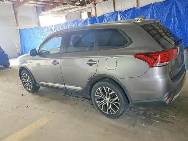 JA4AZ3A31JJ004567 2018 MITSUBISHI OUTLANDER - Image 2