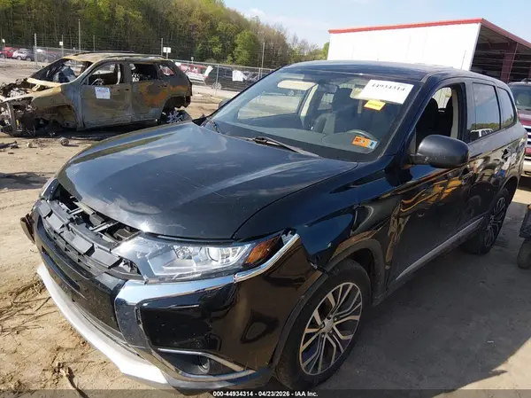 JA4AZ3A31JJ005265 2018 MITSUBISHI OUTLANDER - Image 2