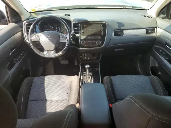 JA4AZ3A31JZ002562 2018 MITSUBISHI OUTLANDER - Image 8