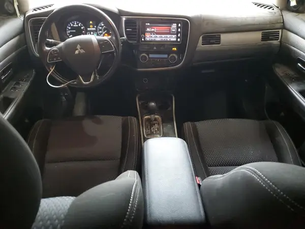 JA4AZ3A31JZ005655 2018 MITSUBISHI OUTLANDER - Image 8