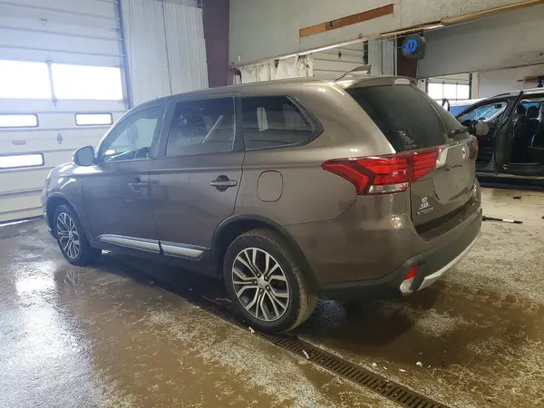 JA4AZ3A31JZ007227 2018 MITSUBISHI OUTLANDER - Image 2