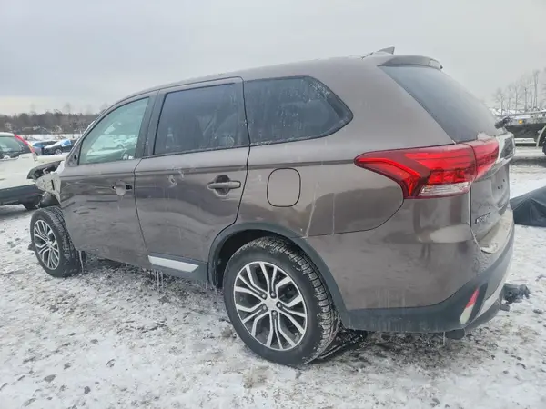 JA4AZ3A31JZ007504 2018 MITSUBISHI OUTLANDER - Image 2