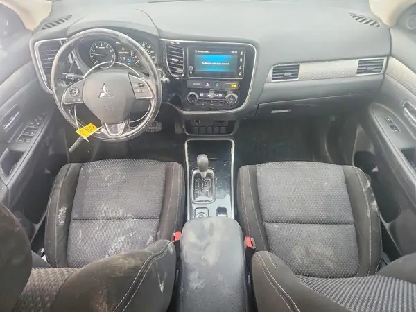 JA4AZ3A31JZ007504 2018 MITSUBISHI OUTLANDER - Image 8