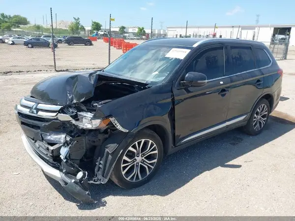 JA4AZ3A31JZ014453 2018 MITSUBISHI OUTLANDER - Image 2