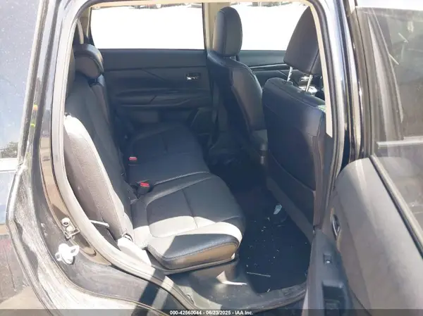 JA4AZ3A31JZ014453 2018 MITSUBISHI OUTLANDER - Image 8