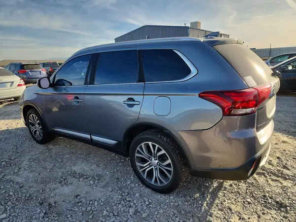 JA4AZ3A31JZ016932 2018 MITSUBISHI OUTLANDER - Image 2