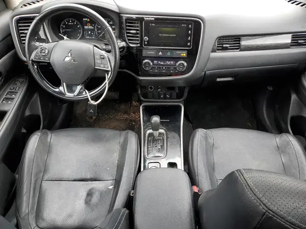 JA4AZ3A31JZ018132 2018 MITSUBISHI OUTLANDER - Image 8
