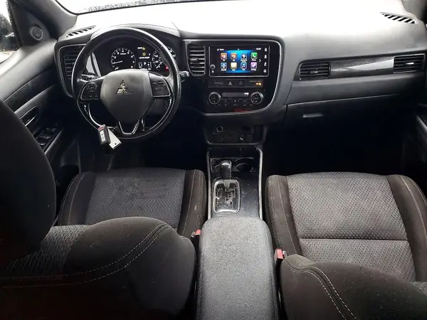 JA4AZ3A31JZ019166 2018 MITSUBISHI OUTLANDER - Image 8