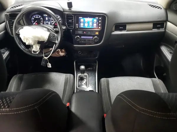 JA4AZ3A31JZ023749 2018 MITSUBISHI OUTLANDER - Image 8