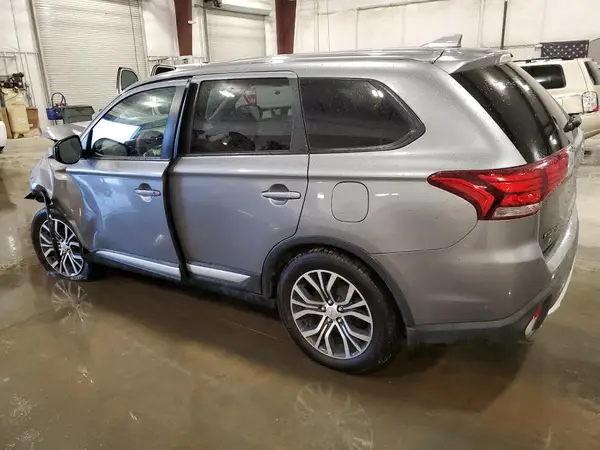 JA4AZ3A31JZ024447 2018 MITSUBISHI OUTLANDER - Image 2