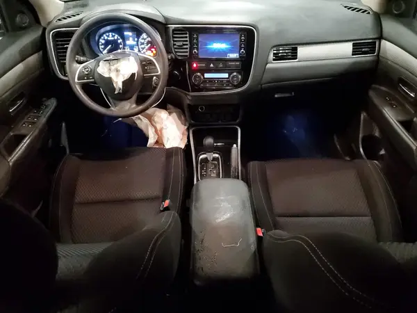 JA4AZ3A31JZ024447 2018 MITSUBISHI OUTLANDER - Image 8