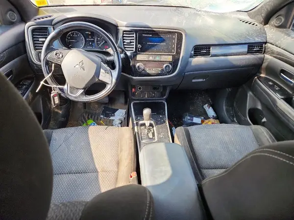 JA4AZ3A31JZ025906 2018 MITSUBISHI OUTLANDER - Image 8