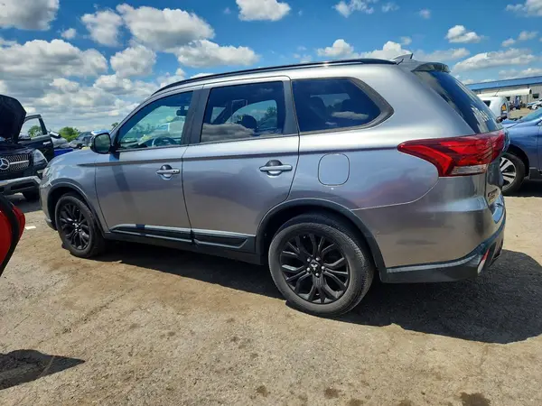 JA4AZ3A31JZ026635 2018 MITSUBISHI OUTLANDER - Image 2