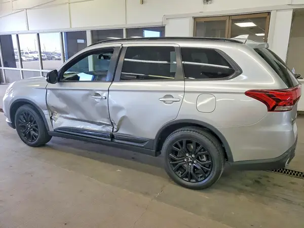 JA4AZ3A31JZ031396 2018 MITSUBISHI OUTLANDER - Image 2