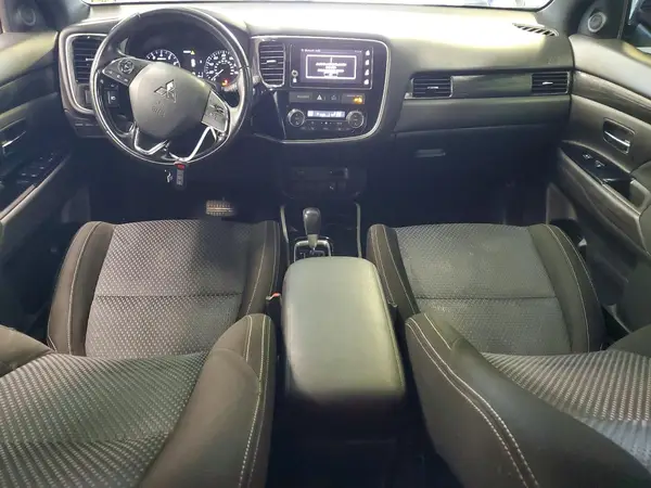JA4AZ3A31JZ031396 2018 MITSUBISHI OUTLANDER - Image 8