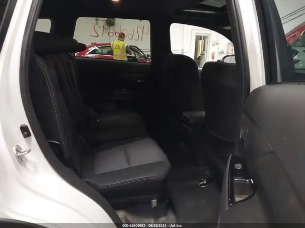 JA4AZ3A31JZ033066 2018 MITSUBISHI OUTLANDER - Image 8