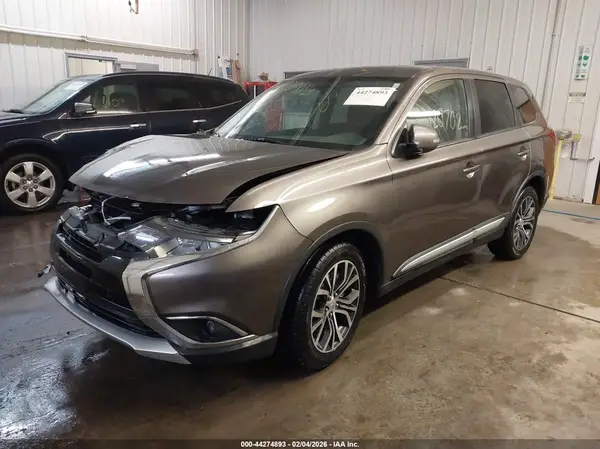 JA4AZ3A31JZ034668 2018 MITSUBISHI OUTLANDER - Image 2