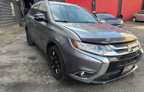 JA4AZ3A31JZ035304 2018 MITSUBISHI OUTLANDER - Image 1
