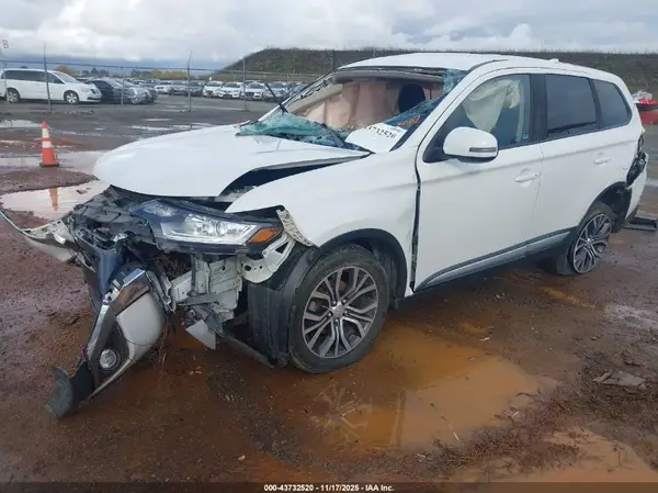 JA4AZ3A31JZ042107 2018 MITSUBISHI OUTLANDER - Image 2