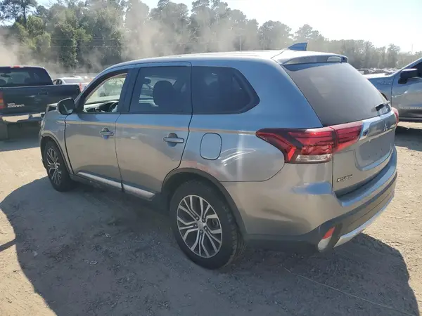JA4AZ3A31JZ042706 2018 MITSUBISHI OUTLANDER - Image 2