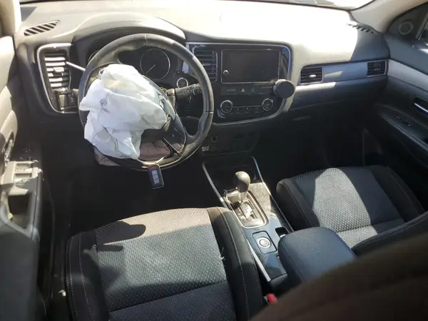 JA4AZ3A31JZ042706 2018 MITSUBISHI OUTLANDER - Image 8