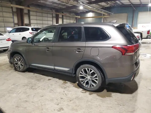 JA4AZ3A31JZ044004 2018 MITSUBISHI OUTLANDER - Image 2