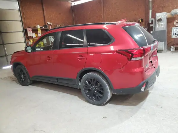 JA4AZ3A31JZ044911 2018 MITSUBISHI OUTLANDER - Image 2