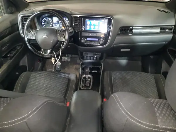 JA4AZ3A31JZ044911 2018 MITSUBISHI OUTLANDER - Image 8