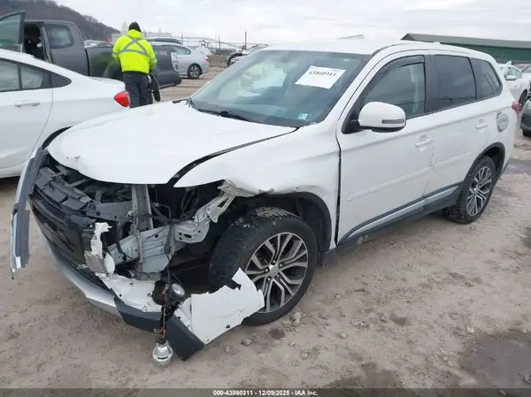 JA4AZ3A31JZ044987 2018 MITSUBISHI OUTLANDER - Image 2