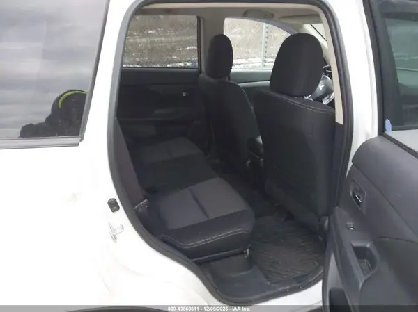 JA4AZ3A31JZ044987 2018 MITSUBISHI OUTLANDER - Image 8