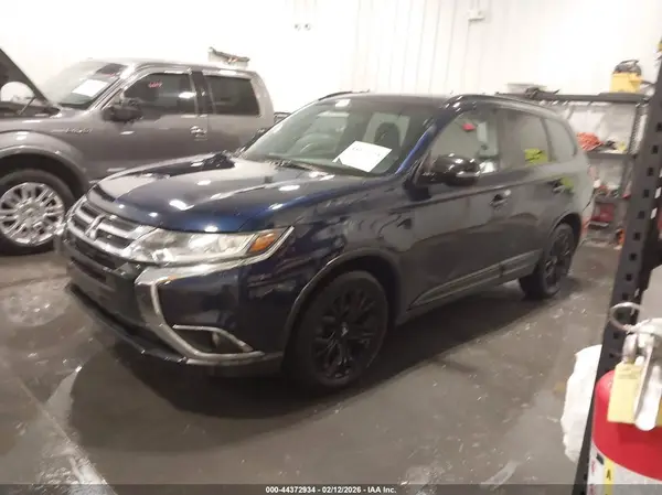 JA4AZ3A31JZ046478 2018 MITSUBISHI OUTLANDER - Image 2