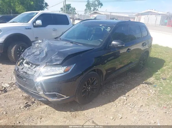 JA4AZ3A31JZ051101 2018 MITSUBISHI OUTLANDER - Image 2