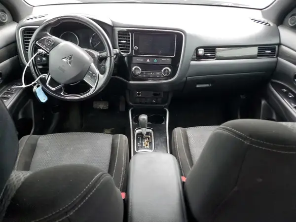 JA4AZ3A31JZ051535 2018 MITSUBISHI OUTLANDER - Image 8