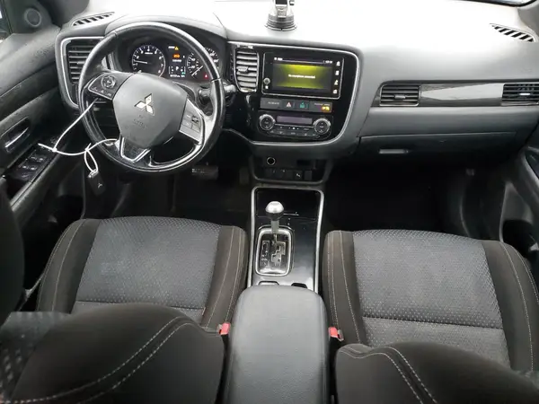 JA4AZ3A31JZ051678 2018 MITSUBISHI OUTLANDER - Image 8