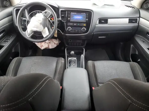 JA4AZ3A31JZ051955 2018 MITSUBISHI OUTLANDER - Image 8