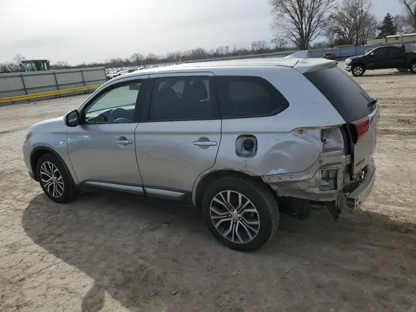 JA4AZ3A31JZ053950 2018 MITSUBISHI OUTLANDER - Image 2