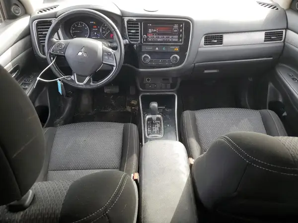 JA4AZ3A31JZ053950 2018 MITSUBISHI OUTLANDER - Image 8