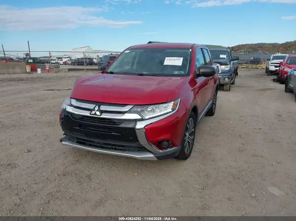 JA4AZ3A31JZ057383 2018 MITSUBISHI OUTLANDER - Image 2