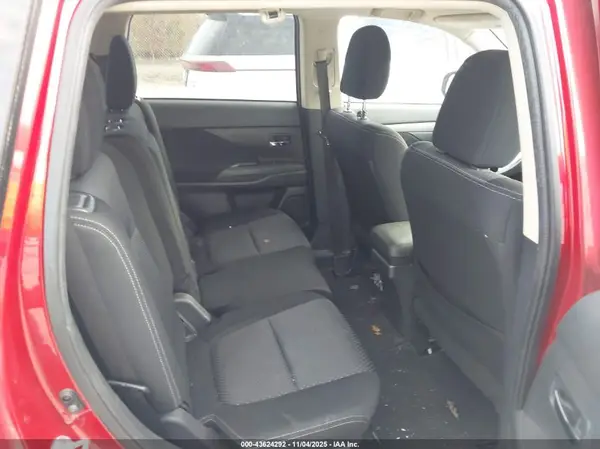 JA4AZ3A31JZ057383 2018 MITSUBISHI OUTLANDER - Image 8