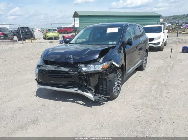 JA4AZ3A31JZ057674 2018 MITSUBISHI OUTLANDER - Image 2