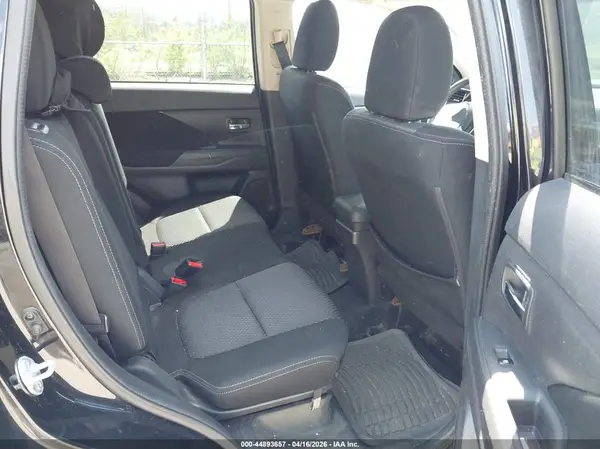 JA4AZ3A31JZ057674 2018 MITSUBISHI OUTLANDER - Image 8