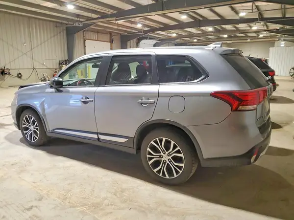 JA4AZ3A31JZ057688 2018 MITSUBISHI OUTLANDER - Image 2