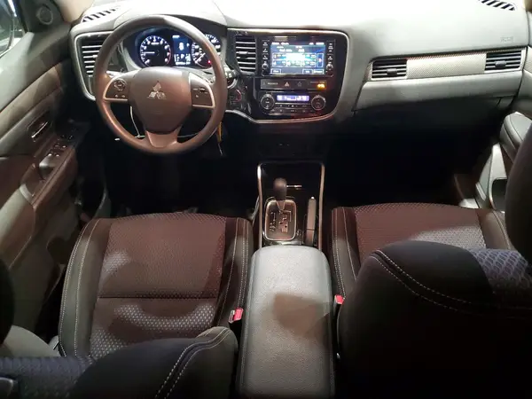 JA4AZ3A31JZ057688 2018 MITSUBISHI OUTLANDER - Image 8
