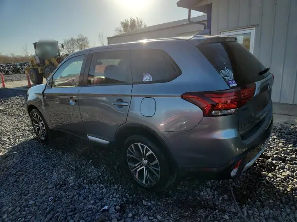 JA4AZ3A31JZ058128 2018 MITSUBISHI OUTLANDER - Image 2